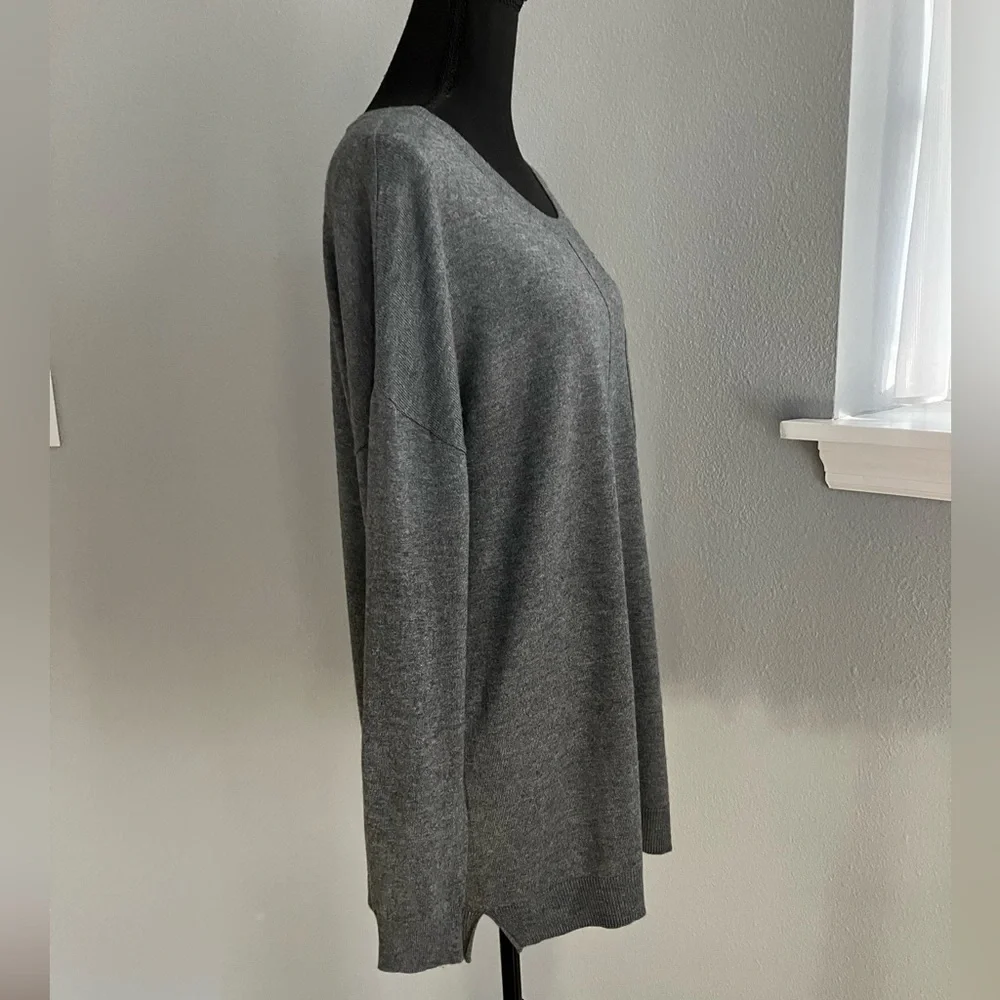 Ellen Tracy grey round neck long sleeve nylon/rayon blend sweater/pullover - Picture 14 of 15